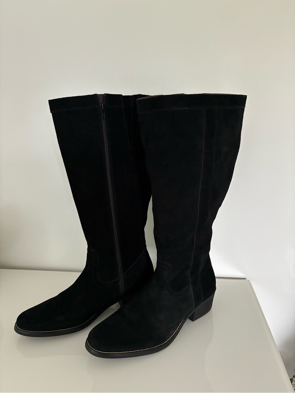 Knee Knee-High Suede Riding Boots.-High Leather Suede Riding Boots Size 11.